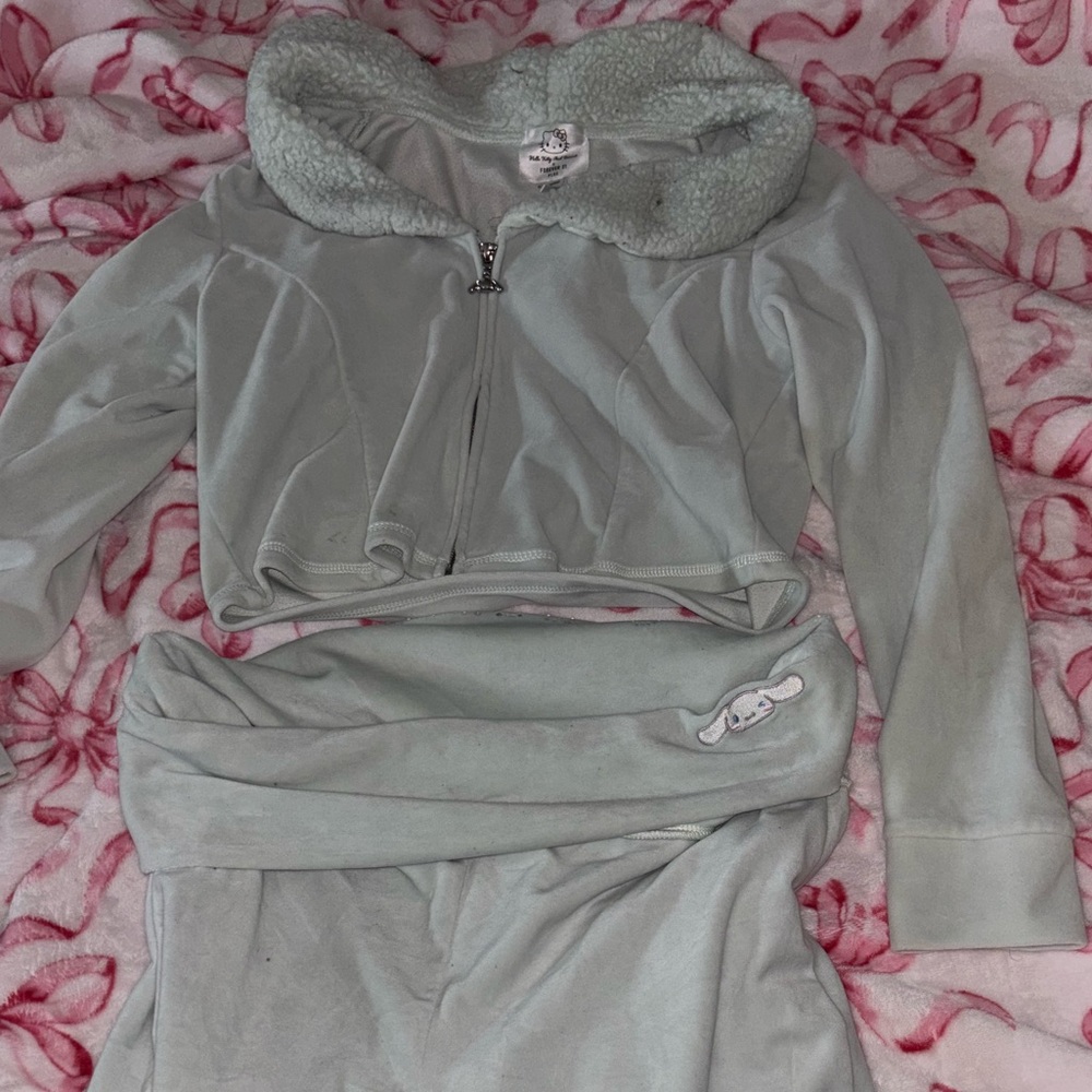 Hello kitty and friends X Forever 21 velour Cinnamoroll zip up jacket pants set